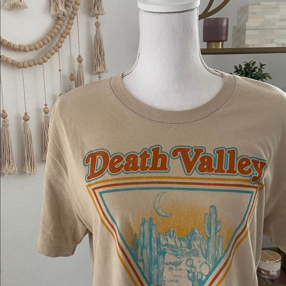 Death Valley cropped tee tan orange desert vibes shirt neutral travel medium - Picture 4 of 12